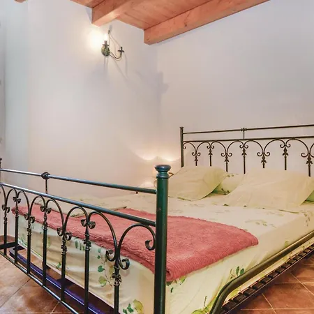 2 Bedroom Stunning In Maria Poggio Santa-Maria-Poggio (Corsica)